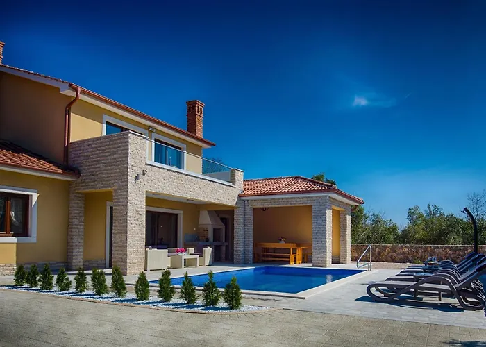 Laura Mit Blick Auf Wasser By Interhome Tatil Evi